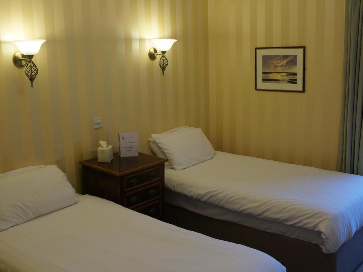 The Corner House Hotel Анан Екстериор снимка