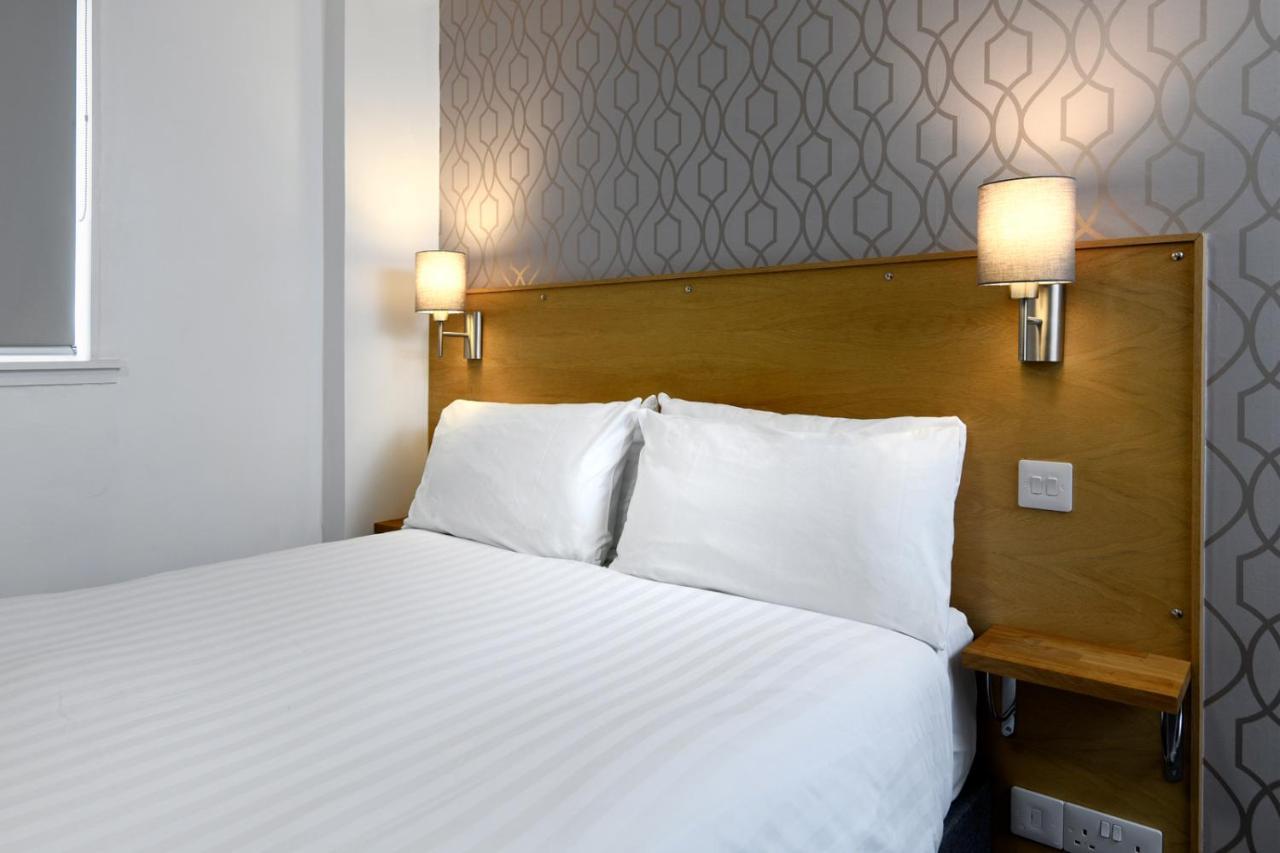 The Corner House Hotel Анан Екстериор снимка