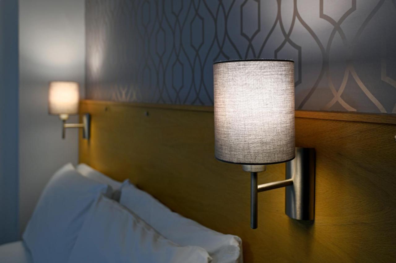 The Corner House Hotel Анан Екстериор снимка